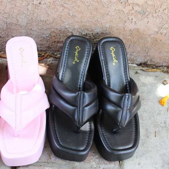 🆕️Influencer Edit Collection// Black Platform Thong Sandal - Picture 9 of 9